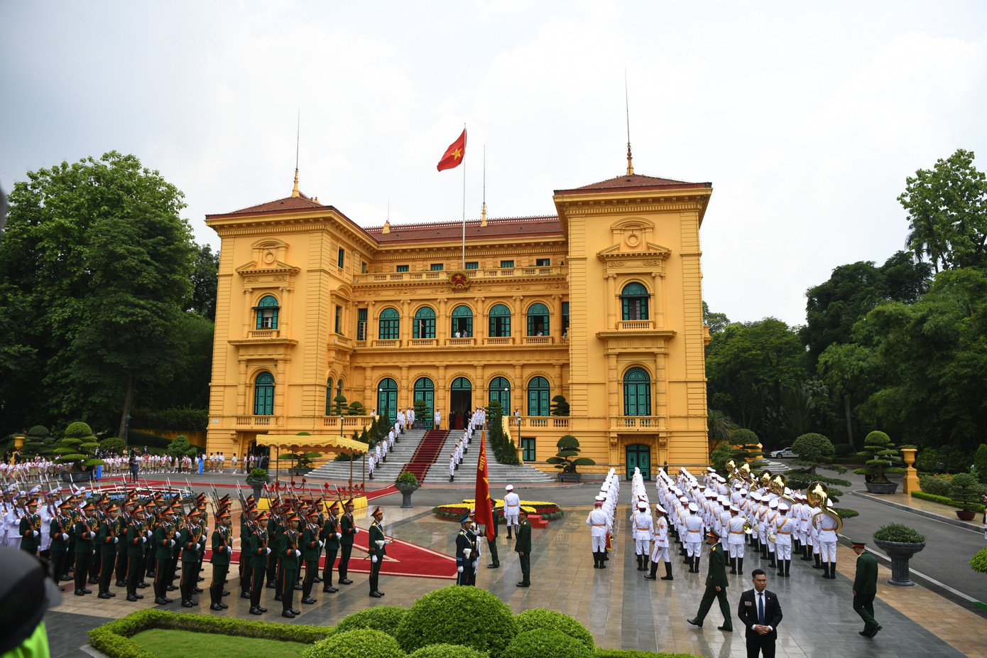 Đội danh dự tiến vào vị trí trước khi cử hành lễ đón cấp Nhà nước. (Ảnh: Như Ý) Đội danh dự tiến vào vị trí trước khi cử hành lễ đón cấp Nhà nước. (Ảnh: Như Ý)