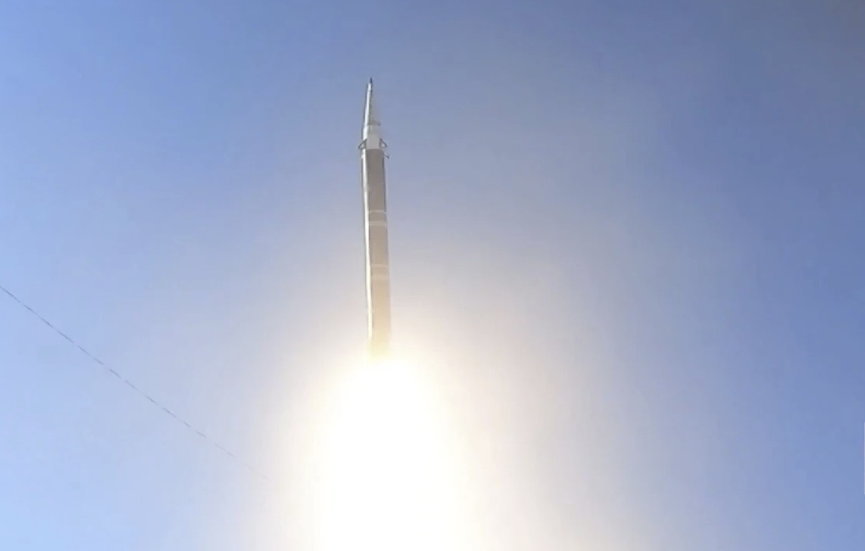 Tên lửa "Palestine" của Houthi được cho là giống tên lửa siêu thanh của Iran. (Ảnh: Yemen War Media) Tên lửa "Palestine" của Houthi được cho là giống tên lửa siêu thanh của Iran. (Ảnh: Yemen War Media)