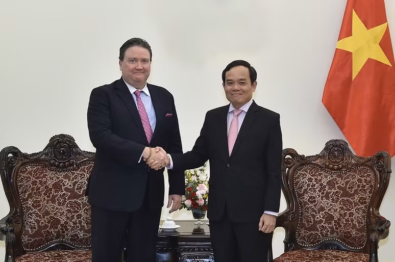 Phó Thủ tướng Trần Lưu Quang tiếp Đại sứ Mỹ tại Việt Nam Marc Knapper ngày 18/6. (Ảnh: VGP) Phó Thủ tướng Trần Lưu Quang tiếp Đại sứ Mỹ tại Việt Nam Marc Knapper ngày 18/6. (Ảnh: VGP)