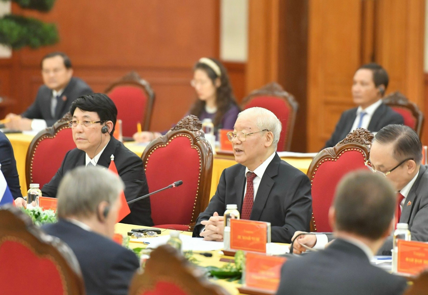 Tổng Bí thư Nguyễn Phú Trọng hội đàm với Tổng thống Nga Vladimir Putin tại Trụ sở Trung ương Đảng, ngày 20/6. (Ảnh: Đăng Linh) Tổng Bí thư Nguyễn Phú Trọng hội đàm với Tổng thống Nga Vladimir Putin tại Trụ sở Trung ương Đảng, ngày 20/6. (Ảnh: Đăng Linh)