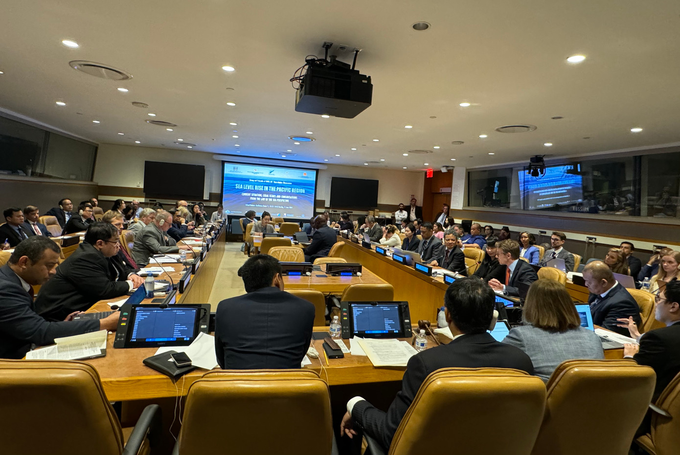 Khoảng trên 100 đại biểu, chuyên gia về luật biển đến từ hơn 60 quốc gia, học giả, đại diện một số cơ quan Liên Hợp Quốc tham dự hội thảo. (Ảnh: Mofa) Khoảng trên 100 đại biểu, chuyên gia về luật biển đến từ hơn 60 quốc gia, học giả, đại diện một số cơ quan Liên Hợp Quốc tham dự hội thảo. (Ảnh: Mofa)