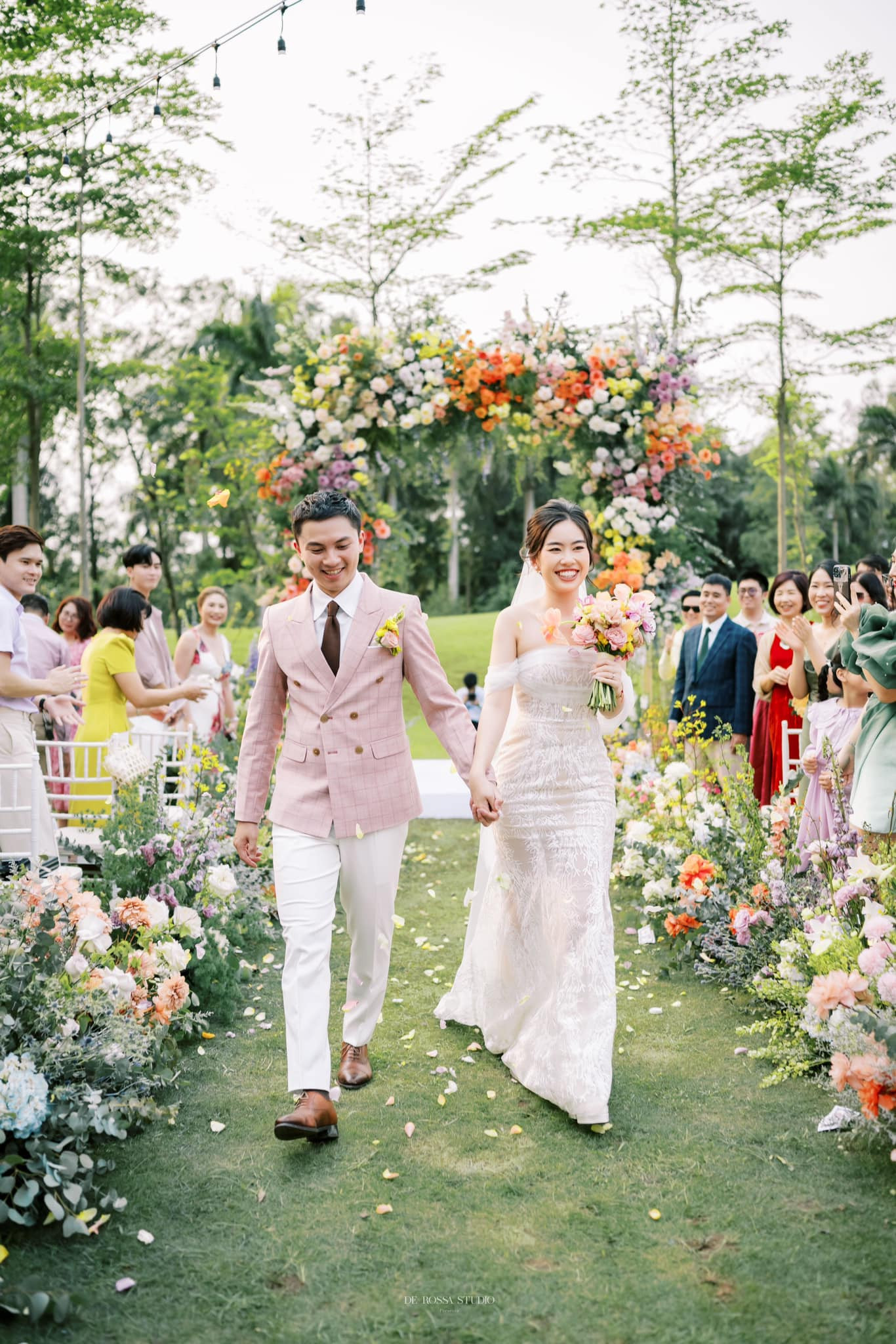 Đám cưới ngoài trời với quy mô nhỏ gọn diễn ra hồi tháng 4/2023 của Hoàng Thu Trang