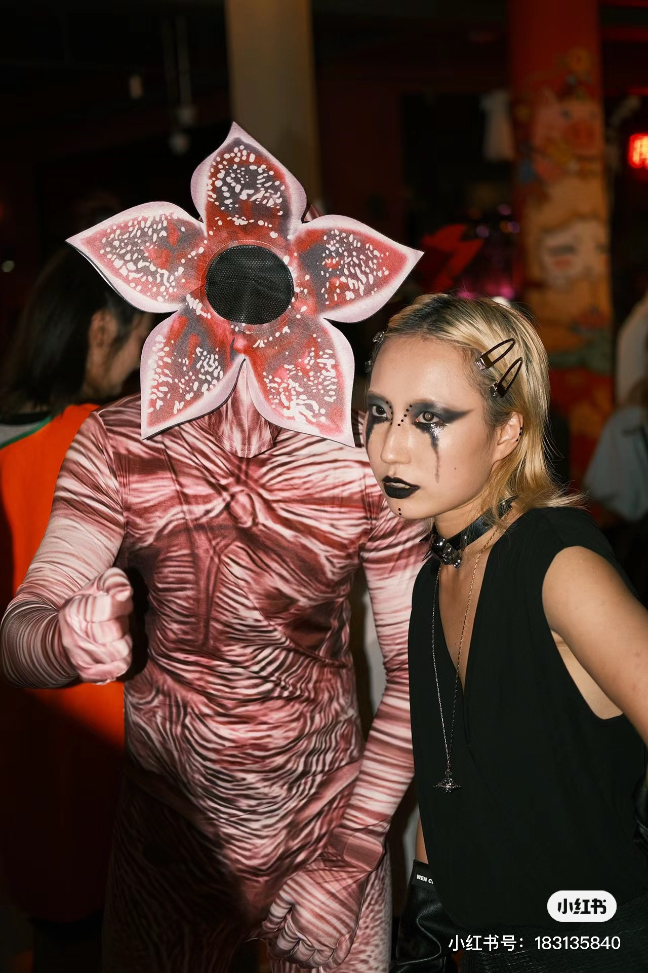 Cuối tuần qua, giới trẻ mặc đồ hóa trang chơi Halloween ở Thượng Hải hôm 29/10. Ảnh: Xiaohongshu