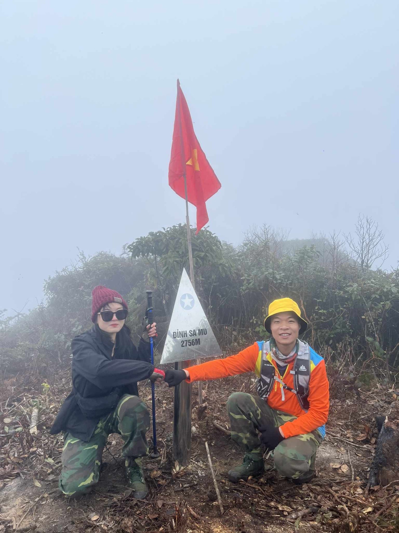 Cặp đôi trong lần đầu đồng hành leo núi Cặp đôi trong lần đầu đồng hành leo núi