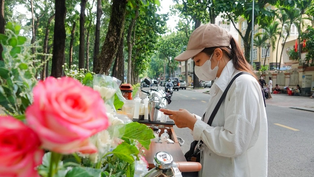 Từ bỏ công việc ổn định với mức lương cao, Phương quyết tìm một con đường riêng để khẳng định bản thân (Ảnh: Nguyễn Vy).