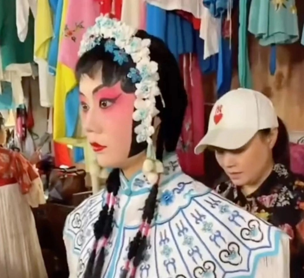 Chizao cho biết, mục đích kế hoạch thử nghiệm nhiều công việc của cô là chia sẻ với mọi người các ngành nghề khác nhau đều đẹp đẽ và đáng được tôn trọng (Ảnh: Toutiao). Chizao cho biết, mục đích kế hoạch thử nghiệm nhiều công việc của cô là chia sẻ với mọi người các ngành nghề khác nhau đều đẹp đẽ và đáng được tôn trọng (Ảnh: Toutiao).