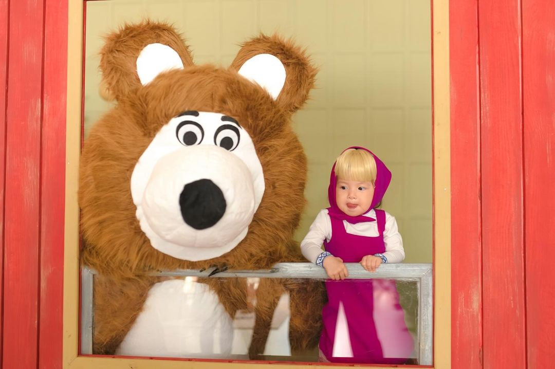 Nét nhí nhảnh đáng yêu của nhóc tì nhanh chóng nhận được "bão thả tim" của cộng đồng mạng.