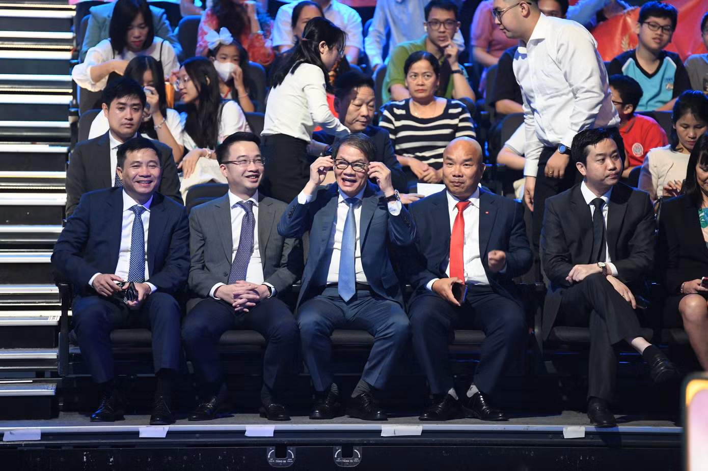 Anh Nguyễn Tường Lâm - Bí thư T.Ư Đoàn dự và theo dõi Chung kết Đường lên đỉnh Olympia tại điểm cầu Trường quay S14. Ảnh: Như Ý Anh Nguyễn Tường Lâm - Bí thư T.Ư Đoàn dự và theo dõi Chung kết Đường lên đỉnh Olympia tại điểm cầu Trường quay S14. Ảnh: Như Ý