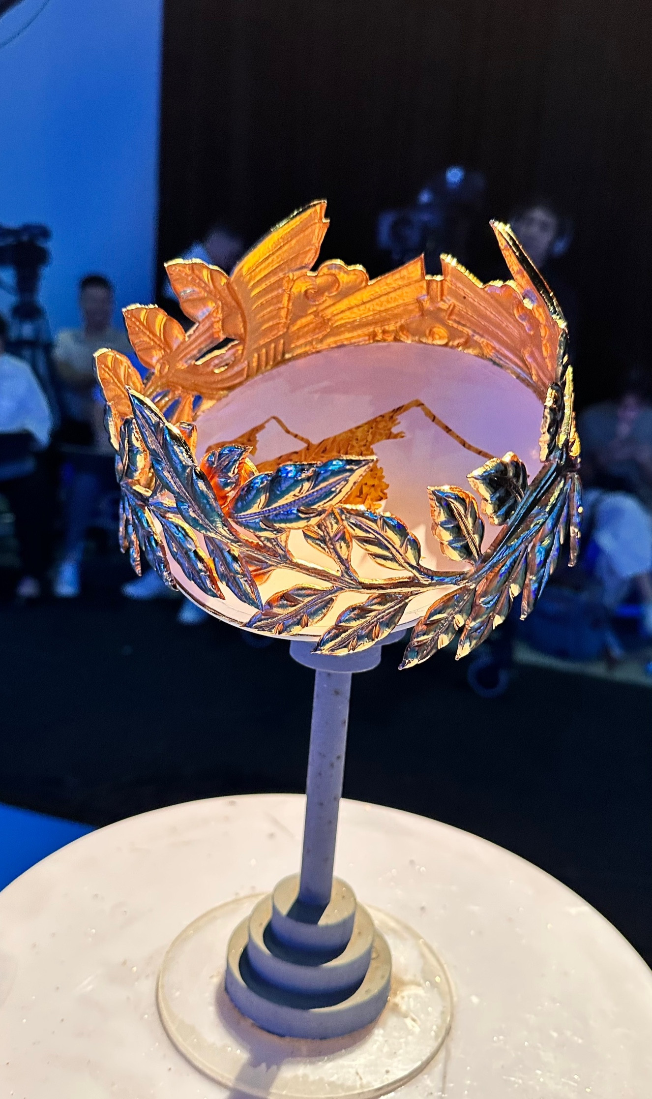 Cận cảnh vòng nguyệt quế danh giá. Ảnh: Như Ý