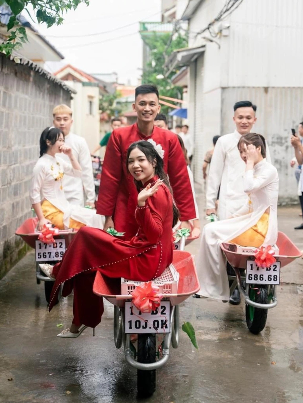 Cặp đôi rạng rỡ trong ngày hạnh phúc (Ảnh: N. Q).