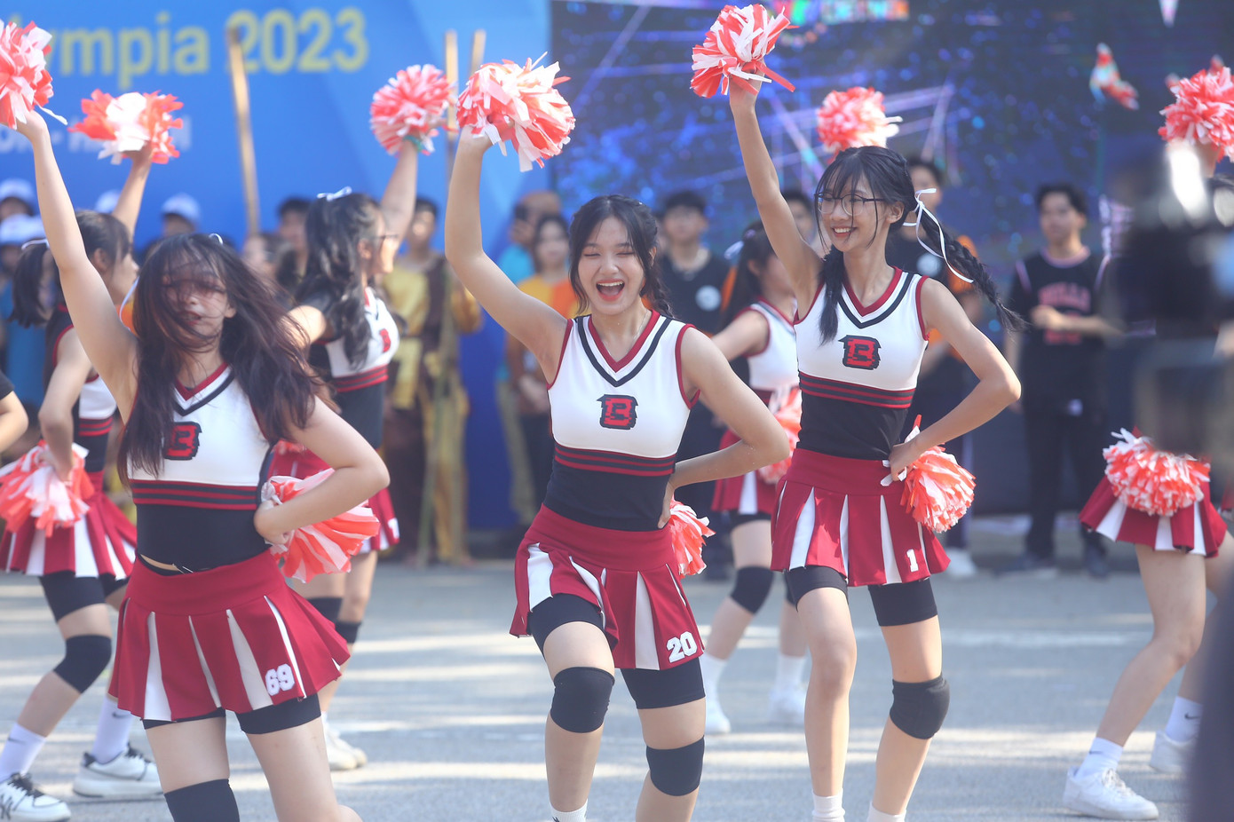 Đến giờ lên sóng, điểm cầu Sóc Sơn ngày càng sôi động. Ảnh: Duy Phạm