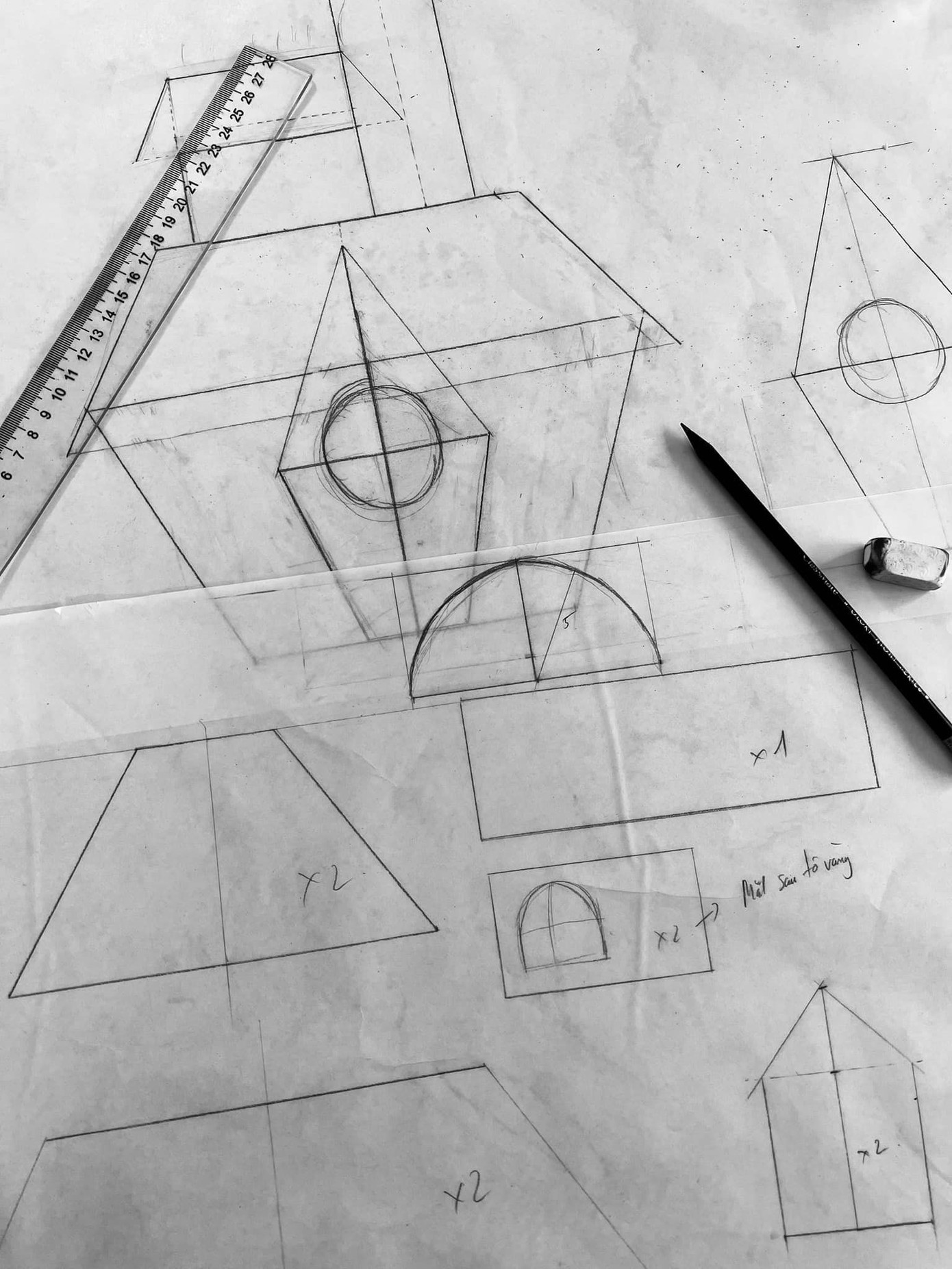 Thúy cho biết: "Mình mất 1 ngày lên ý tưởng thiết kế, làm bột, 1 ngày để nướng bánh, gắn và trang trí bánh. Nguyên liệu cơ bản từ bơ, đường, sữa bột nên không khó kiếm. Kích thước của ngôi nha này là 35*45cm."