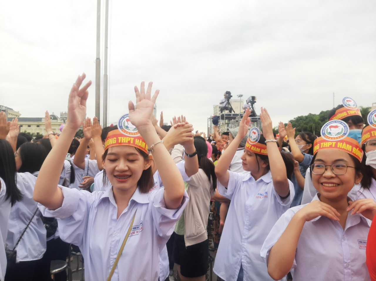 Điểm cầu tại Thanh Hóa cổ vũ cho thí sinh Xuân Mạnh. Ảnh: Hoàng Lam