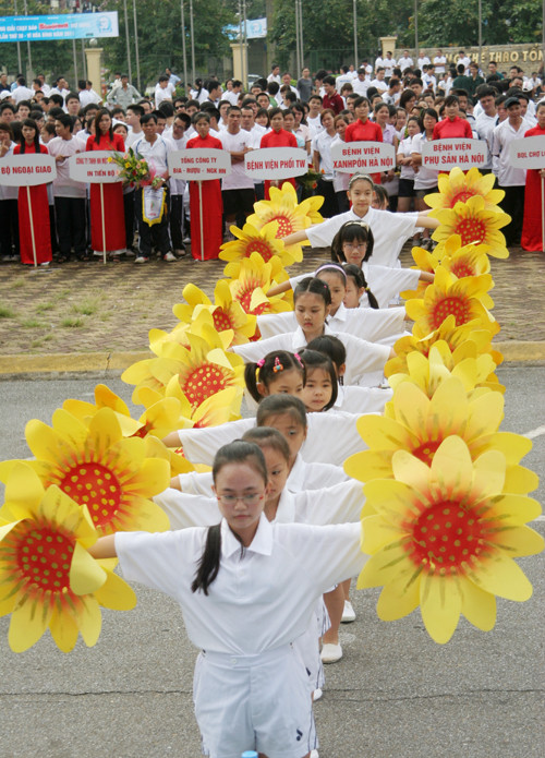 Tiết mục múa của các em thiếu nhi trong lễ phát động