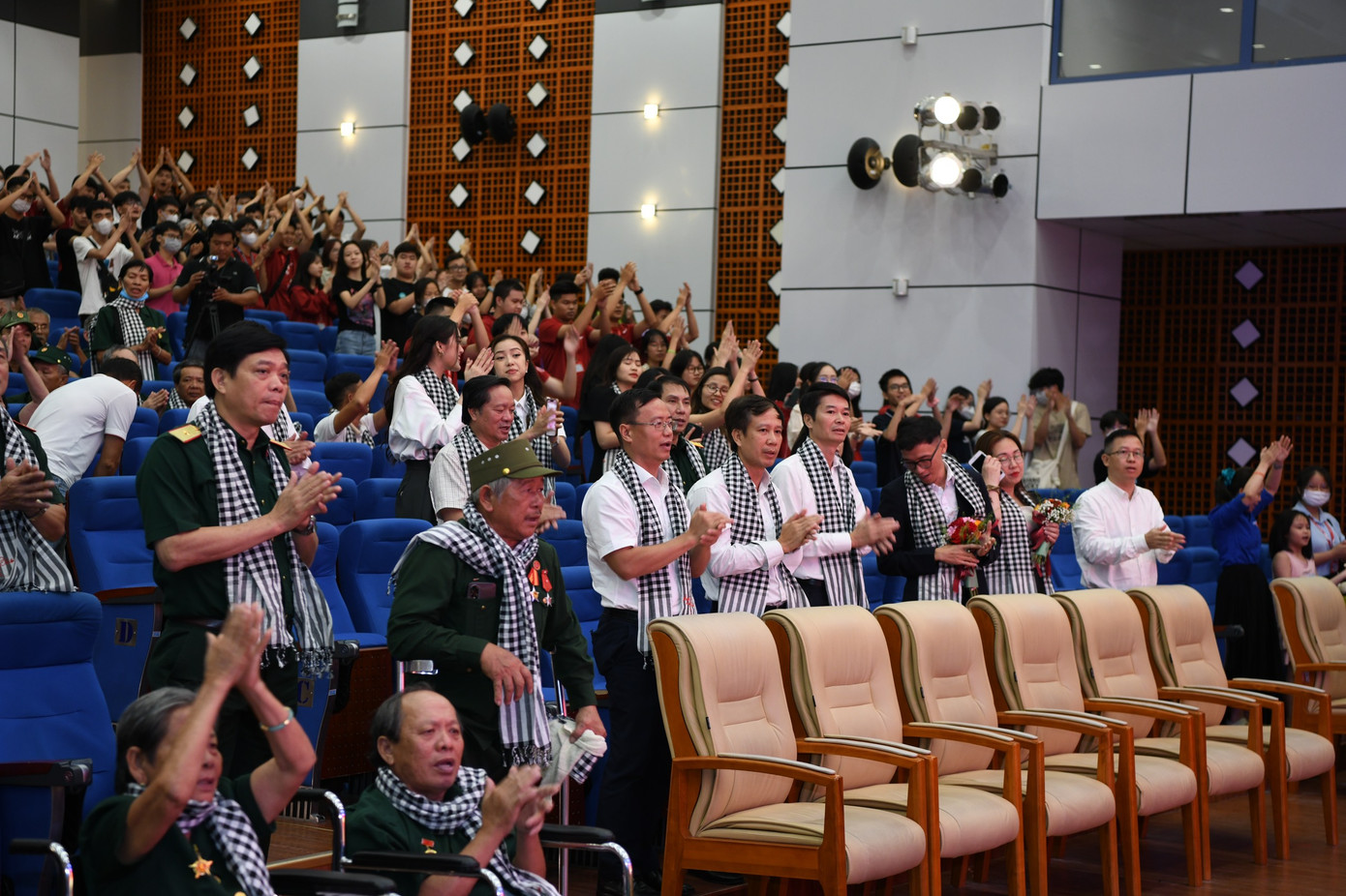 Thắp sáng 'Ánh lửa từ trái tim' ảnh 72