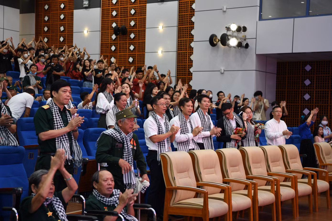Thắp sáng 'Ánh lửa từ trái tim' ảnh 72