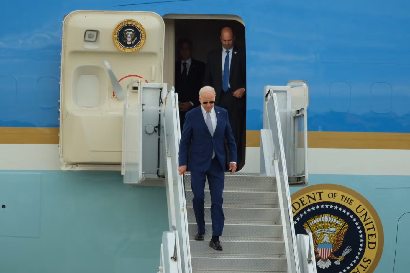 Tổng thống Mỹ Joe Biden bước ra từ chuyên cơ Không lực Một, chiều 10/9. Tổng thống Mỹ Joe Biden bước ra từ chuyên cơ Không lực Một, chiều 10/9.