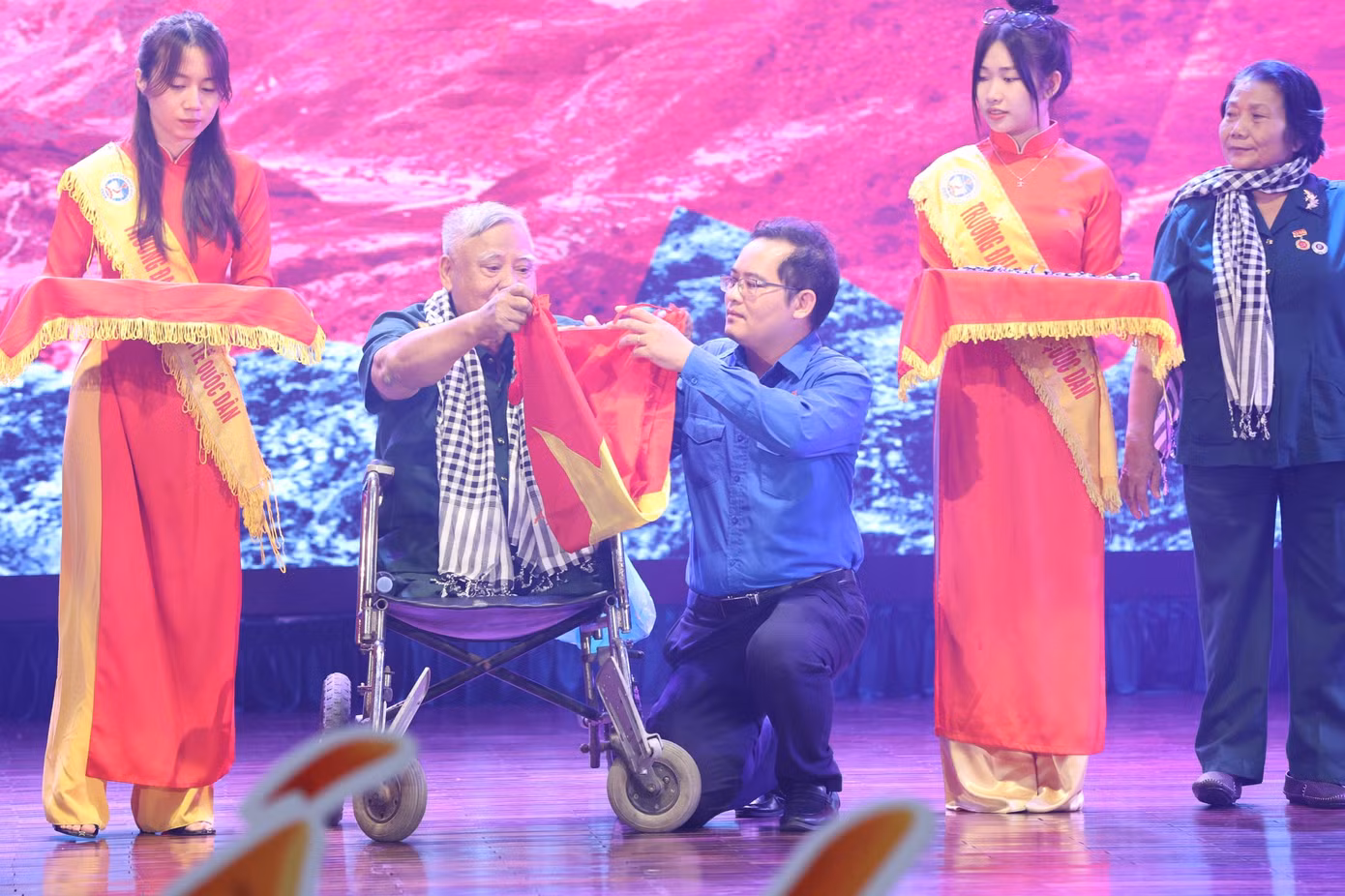 Thắp sáng 'Ánh lửa từ trái tim' ảnh 69