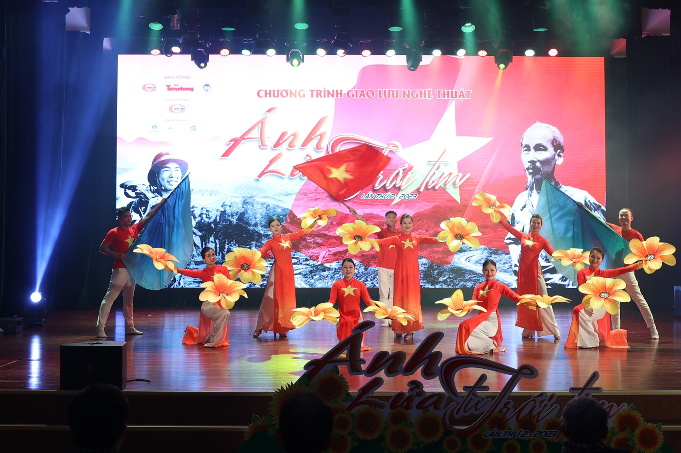 Thắp sáng 'Ánh lửa từ trái tim' ảnh 22