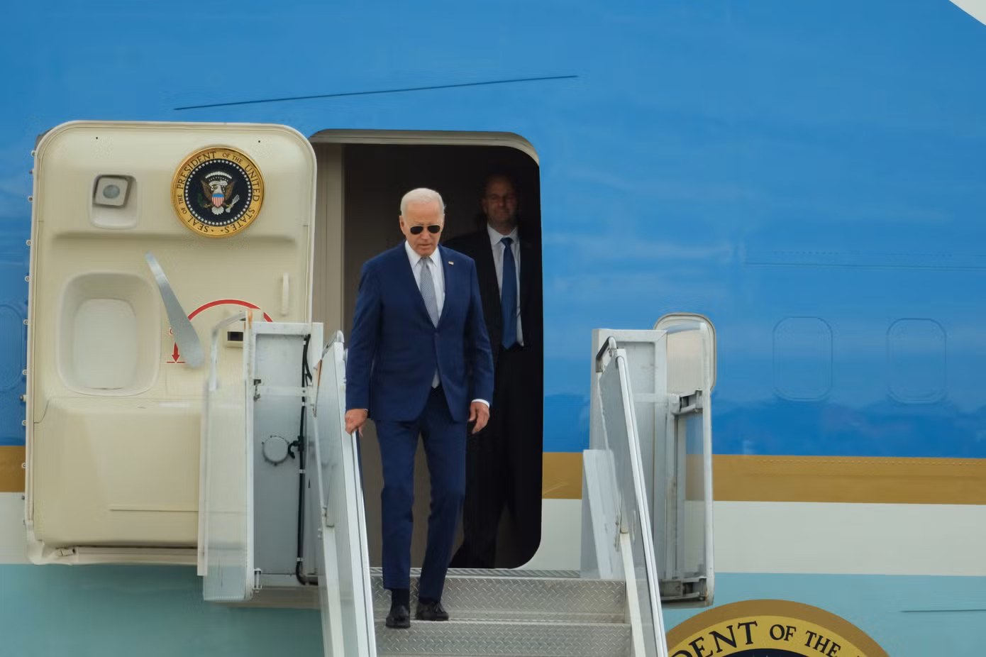 Tổng thống Mỹ Joe Biden bước ra từ chuyên cơ Không lực Một, chiều 10/9. Tổng thống Mỹ Joe Biden bước ra từ chuyên cơ Không lực Một, chiều 10/9.