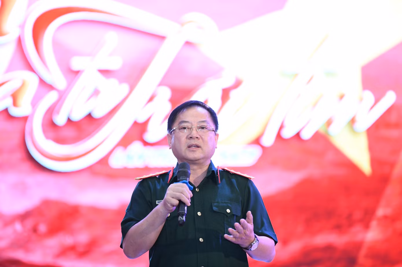 Nhà báo Lê Xuân Sơn - Tổng Biên tập báo Tiền Phong.
