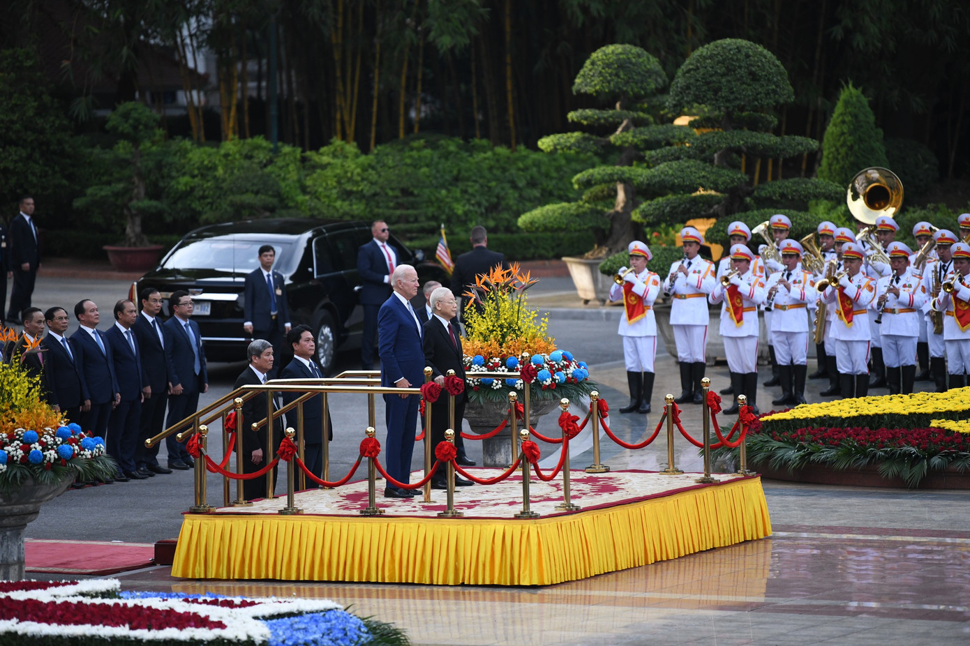 Tổng Bí thư Nguyễn Phú Trọng chủ trì lễ đón Tổng thống Mỹ Joe Biden tại Phủ Chủ tịch, theo nghi lễ cấp Nhà nước. Tổng Bí thư Nguyễn Phú Trọng chủ trì lễ đón Tổng thống Mỹ Joe Biden tại Phủ Chủ tịch, theo nghi lễ cấp Nhà nước.