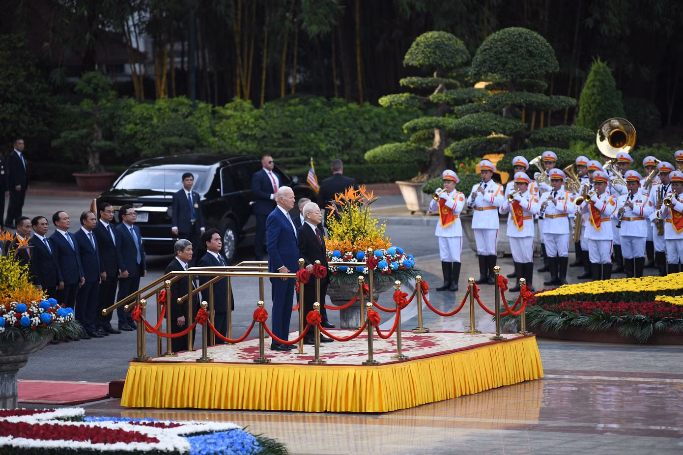 Tổng Bí thư Nguyễn Phú Trọng chủ trì lễ đón Tổng thống Mỹ Joe Biden tại Phủ Chủ tịch, theo nghi lễ cấp Nhà nước. Tổng Bí thư Nguyễn Phú Trọng chủ trì lễ đón Tổng thống Mỹ Joe Biden tại Phủ Chủ tịch, theo nghi lễ cấp Nhà nước.