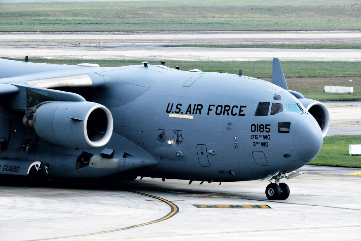 Trọng tải lớn cho phép C-17 Globemaster III dễ dàng chuyên chở các xe trong đoàn hộ tống của tổng thống Mỹ. Trọng tải lớn cho phép C-17 Globemaster III dễ dàng chuyên chở các xe trong đoàn hộ tống của tổng thống Mỹ.