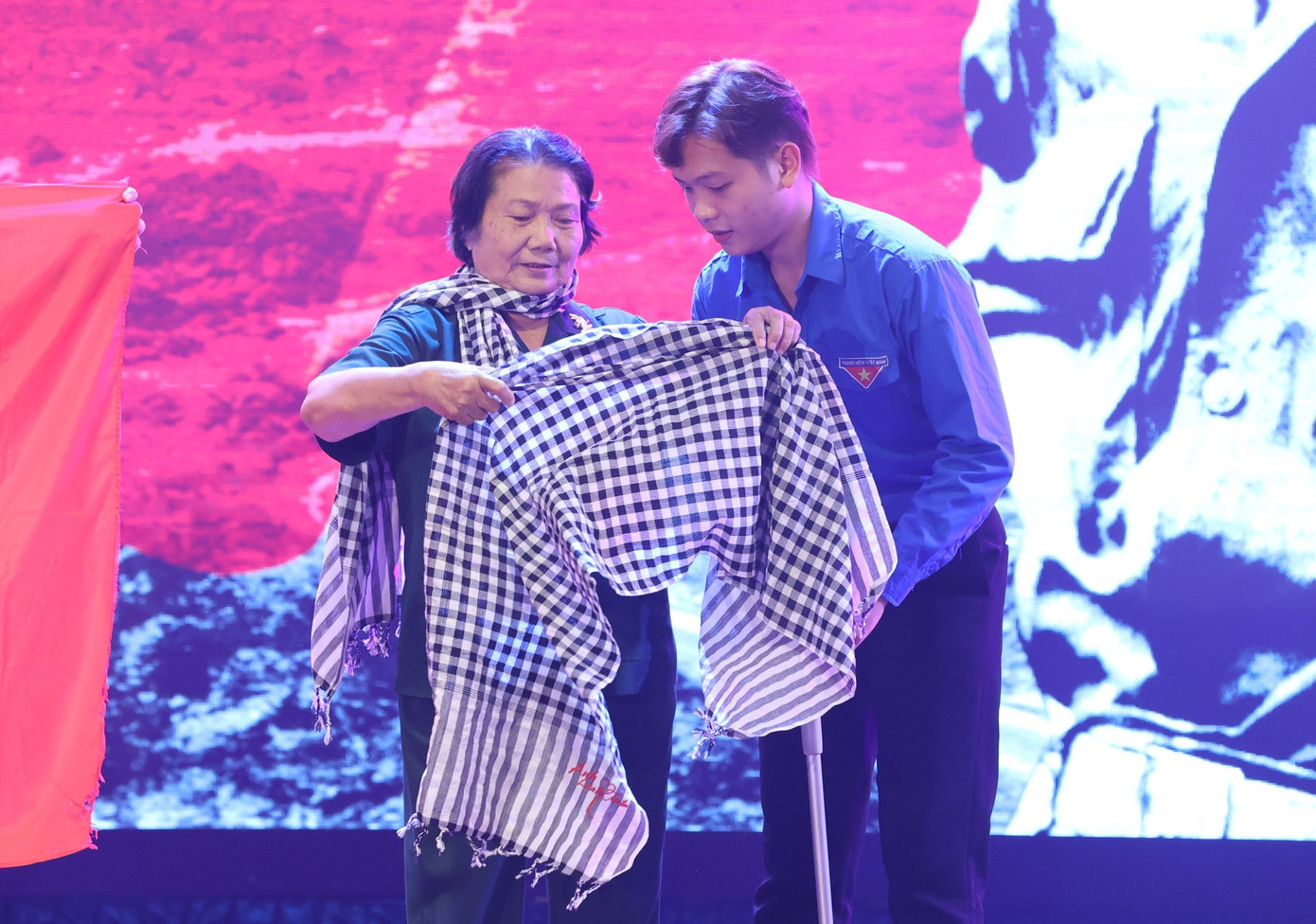 Thắp sáng 'Ánh lửa từ trái tim' ảnh 71