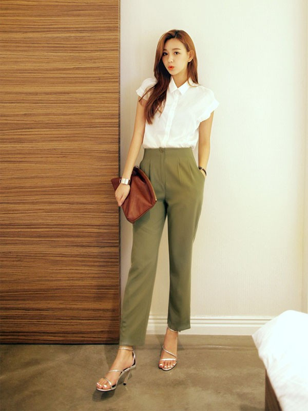 Xanh rêu - Trắng: Xu hướng kết hợp mới cho nàng công sở ảnh 1