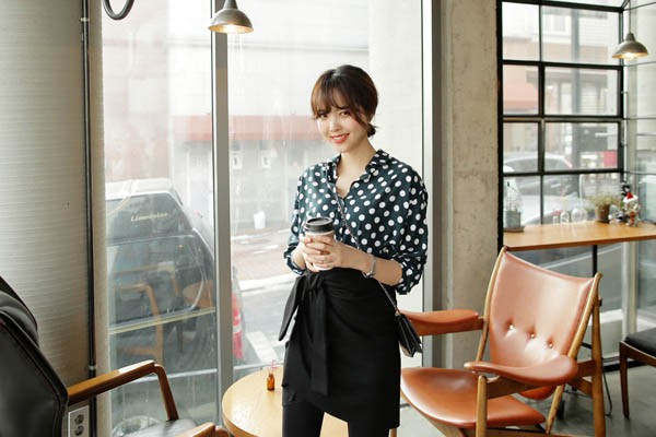 Xanh rêu - Trắng: Xu hướng kết hợp mới cho nàng công sở ảnh 4