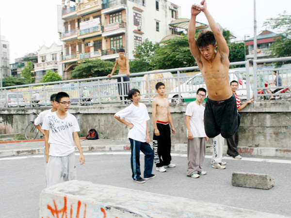 Một buổi tập ở bến xe Lương Yên