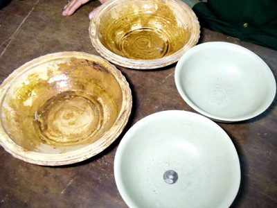 Đĩa men ngọc được vớt lên từ con tàu đắm. Đĩa men ngọc được vớt lên từ con tàu đắm