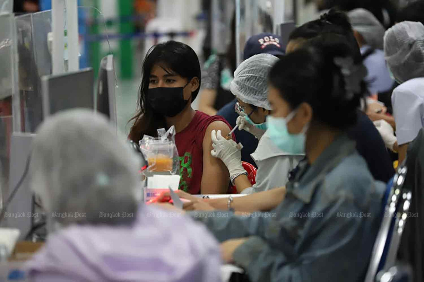 Thái Lan đang tiếp tục đẩy mạnh chương trình tiêm vắc xin ngừa COVID-19. Ảnh: Bangkok Post Thái Lan đang tiếp tục đẩy mạnh chương trình tiêm vắc xin ngừa COVID-19. Ảnh: Bangkok Post