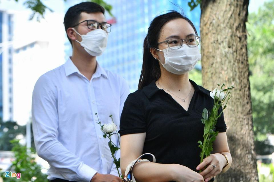 "Chúng tôi thật sự rất đau buồn vì bác Abe cống hiến rất nhiều không chỉ riêng cho đất nước Nhật Bản mà còn cho quan hệ hai nước, đặc biệt là công việc của chúng tôi", chị Trang, giám đốc một công ty xuất khẩu lao động, nói.