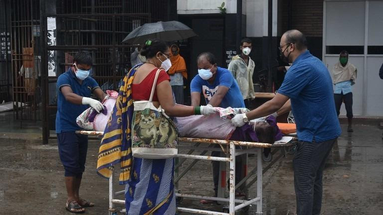 Ấn Độ ghi nhận những bệnh nhân COVID-19 đầu tiên nhiễm biến thể BA.2.75 (Ảnh: DW) Ấn Độ ghi nhận những bệnh nhân COVID-19 đầu tiên nhiễm biến thể BA.2.75 (Ảnh: DW)