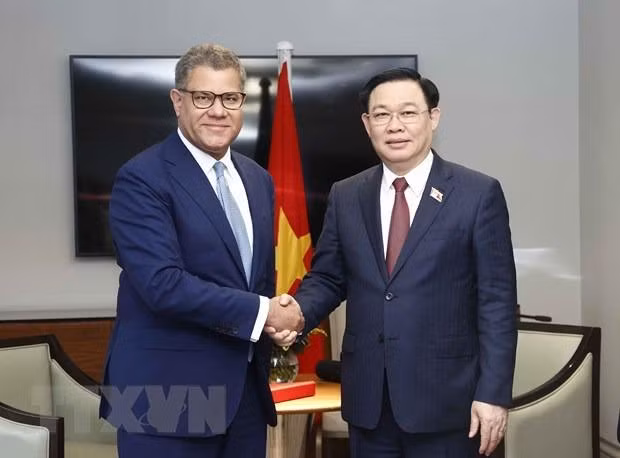 Chủ tịch Quốc hội Vương Đình Huệ tiếp Chủ tịch Hội nghị Liên hợp quốc về Biến đổi khí hậu lần thứ 26 Alok Sharma, Alok Sharma. (Ảnh: Doãn Tấn/TTXVN)