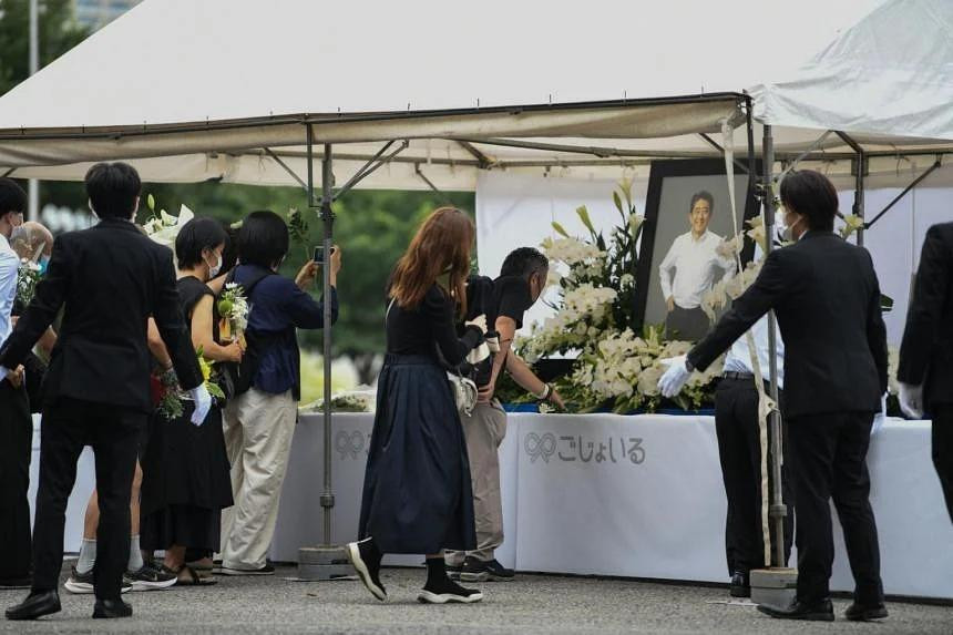 Khu vực tưởng niệm ông Abe Shinzo. Ảnh: Bloomberg