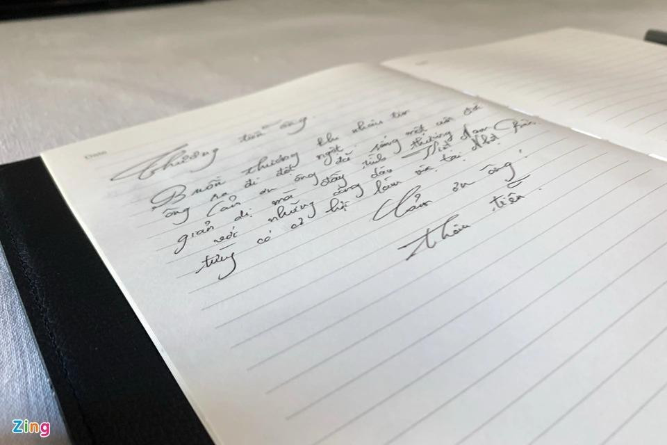 "Cảm ơn ông đã sống một cuộc đời giản dị mà đầy tình thương với những công dân Việt Nam từng có cơ hội làm việc tại Nhật Bản. Cảm ơn ông. Thân tiễn", một lưu bút trong sổ tang viết.