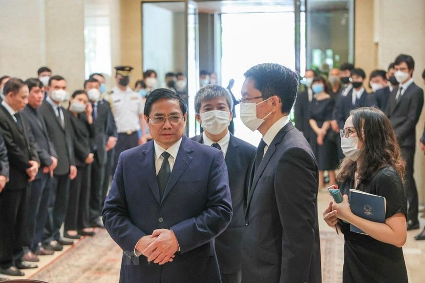 Thông báo của Đại sứ quán Nhật Bản tại Hà Nội cho biết sổ tang tưởng nhớ cố thủ tướng Abe Shinzo sẽ được mở từ 9h-17h15 trong hai ngày 11 và 12/7 tại sảnh chính đại sứ quán ở số 27 Liễu Giai, quận Ba Đình, Hà Nội. (Ảnh: Minh Sơn/Vietnam+) Thông báo của Đại sứ quán Nhật Bản tại Hà Nội cho biết sổ tang tưởng nhớ cố thủ tướng Abe Shinzo sẽ được mở từ 9h-17h15 trong hai ngày 11 và 12/7 tại sảnh chính đại sứ quán ở số 27 Liễu Giai, quận Ba Đình, Hà Nội. (Ảnh: Minh Sơn/Vietnam+)