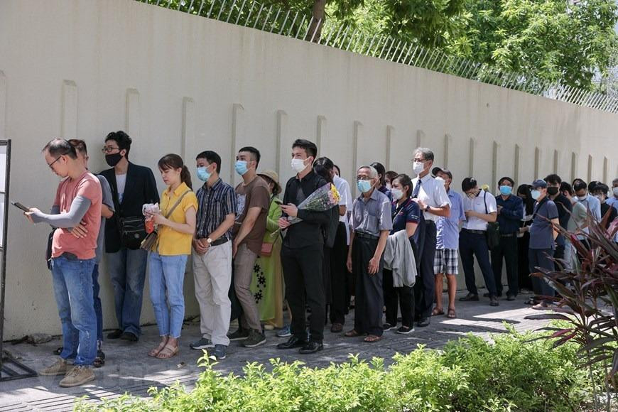 Đa phần người dân là những người từng học tập, làm việc và yêu đất nước Nhật Bản cũng như cố Thủ tướng Abe Shinzo. (Ảnh: Minh Sơn/Vietnam+) Đa phần người dân là những người từng học tập, làm việc và yêu đất nước Nhật Bản cũng như cố Thủ tướng Abe Shinzo. (Ảnh: Minh Sơn/Vietnam+)