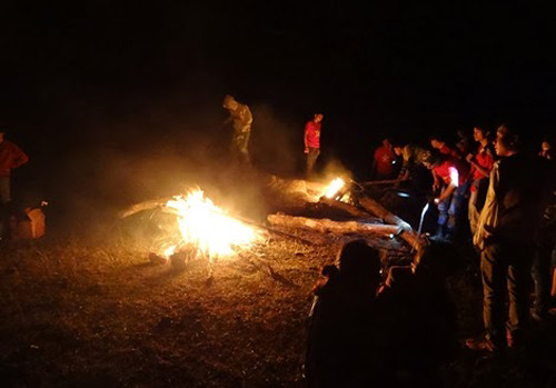 Chuyện uống rượu say sưa, giao lưu giữa các đoàn điều thường thấy ở các đoàn phượt. Trong lúc không tỉnh táo, một số kẻ có thể làm bừa, sàm sỡ các bạn nữ. Vì thế để bản thân không trở thành nạn nhân của các 