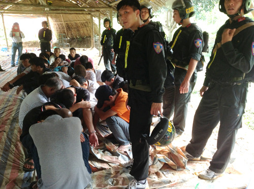 Lực lượng chức năng bắt giữ 59 con bạc, thu giữ hơn nửa tỷ đồng