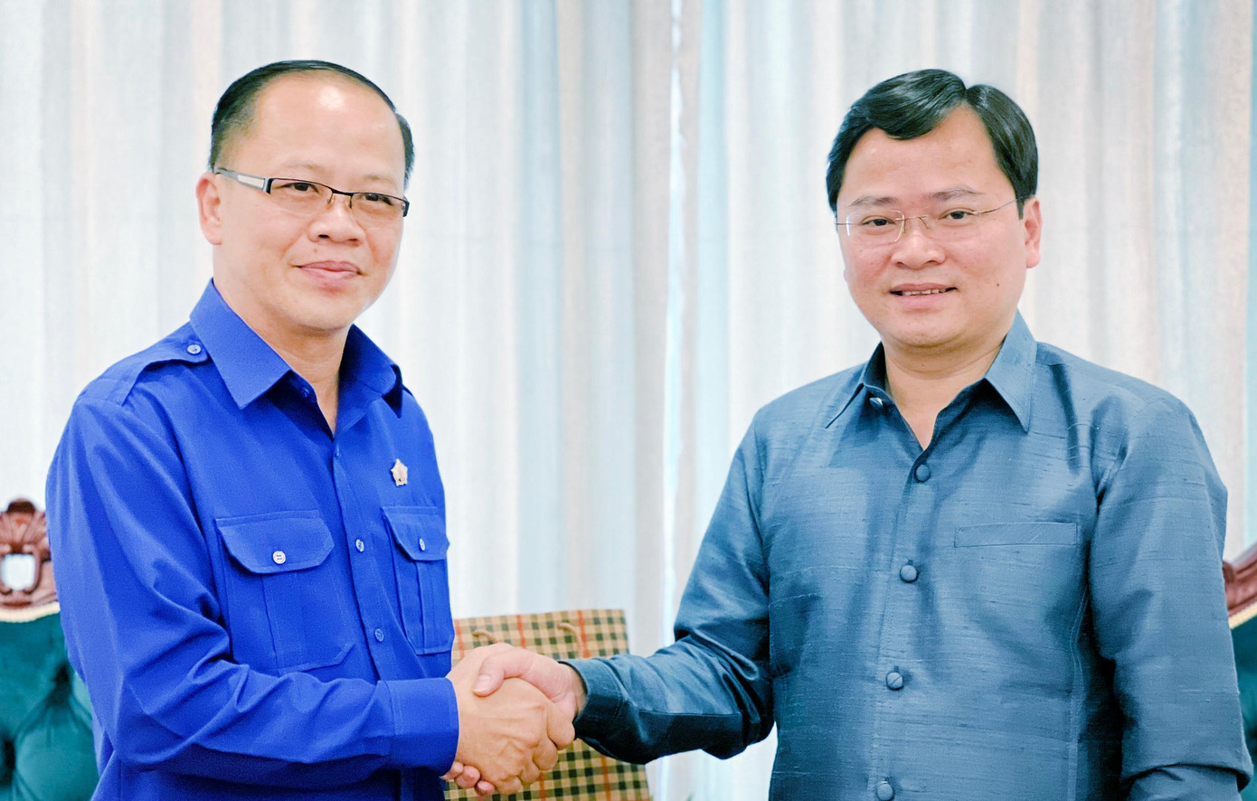 Anh Nguyễn Anh Tuấn và anh Xaynakhone Soudthida