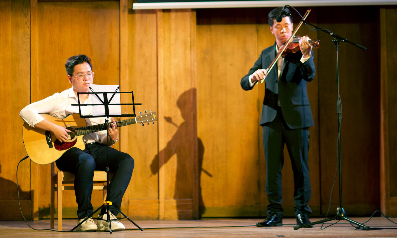 Tiết mục liên khúc về Hà Nội. Ảnh: BTC