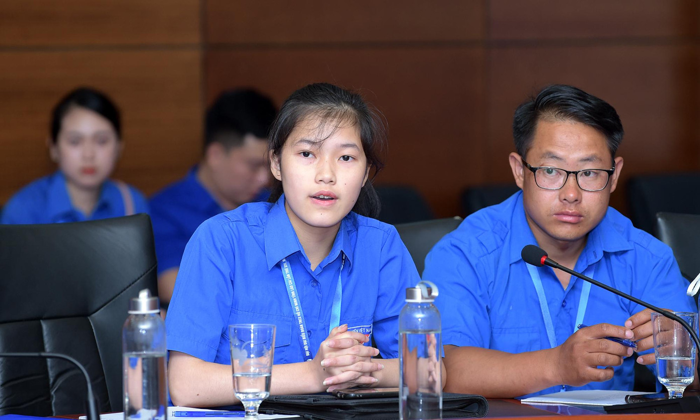 Bạn Nguyễn Ngọc Hà - đại biểu trẻ nhất tham dự Đại hội chia sẻ tại diễn đàn. Bạn Nguyễn Ngọc Hà - đại biểu trẻ nhất tham dự Đại hội chia sẻ tại diễn đàn.