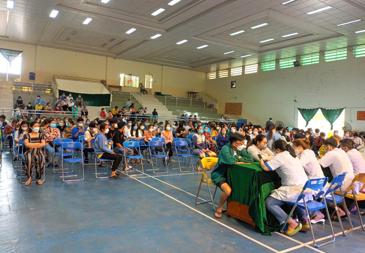 Thanh niên công nhân tham gia khám bệnh, tư vấn sức khỏe. Ảnh: BTC Thanh niên công nhân tham gia khám bệnh, tư vấn sức khỏe. Ảnh: BTC