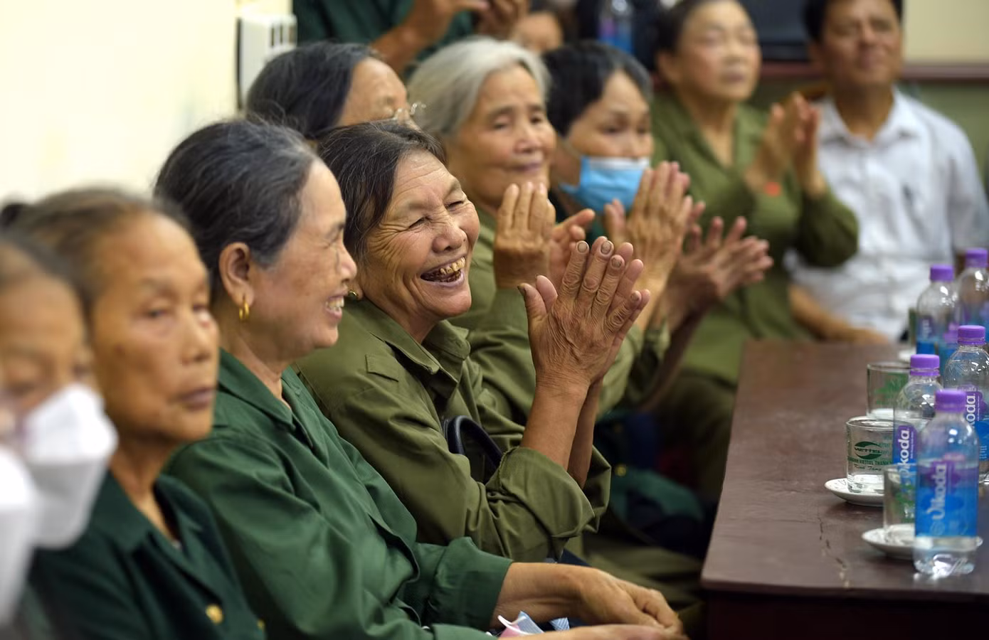 Niềm vui của các cựu TNXP trong chương trình giao lưu. Ảnh: Xuân Tùng Niềm vui của các cựu TNXP trong chương trình giao lưu. Ảnh: Xuân Tùng