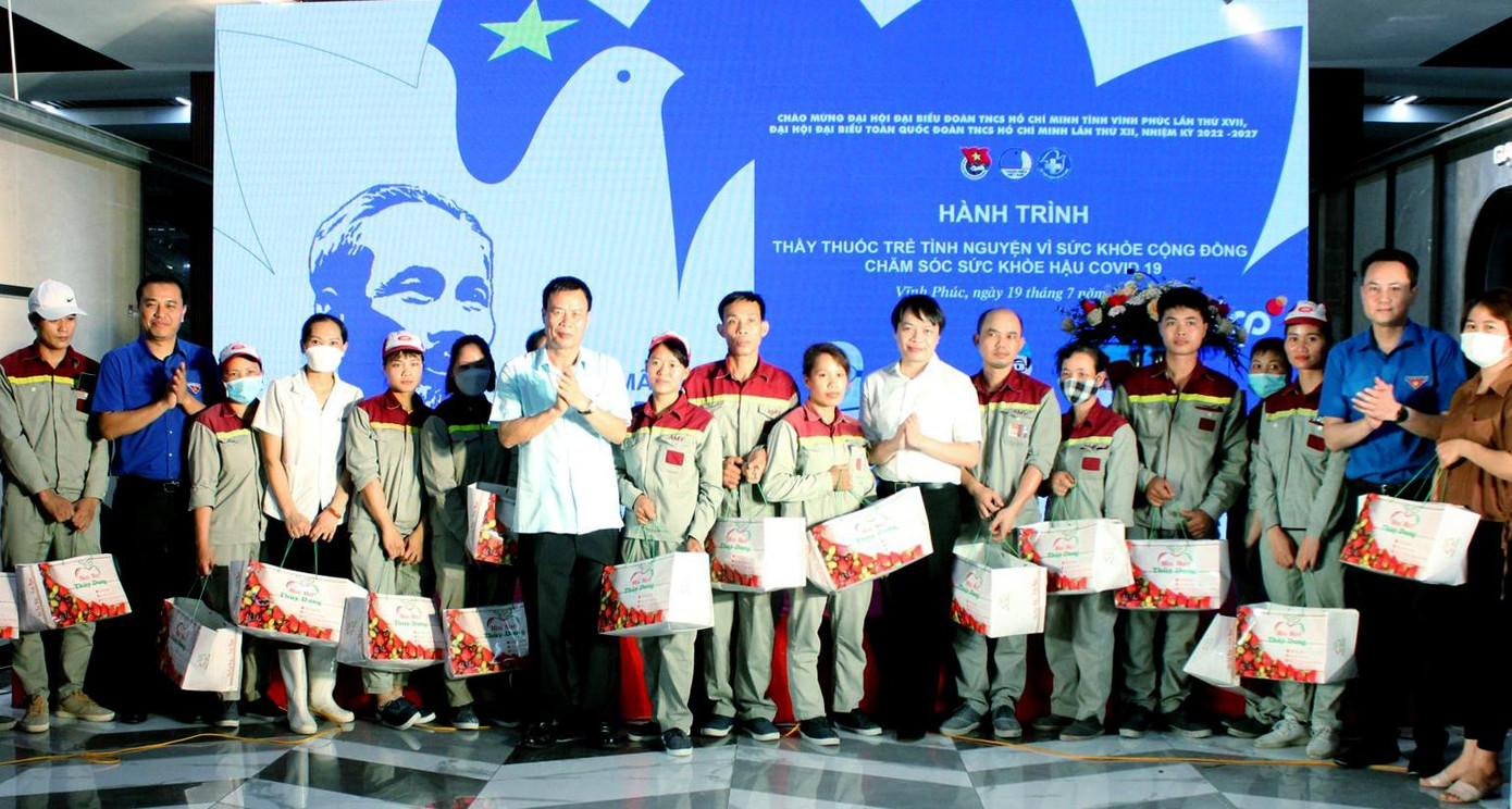 Hành trình có nhiều hoạt động, phần quà ý nghĩa tặng thanh niên công nhân. Ảnh: BTC