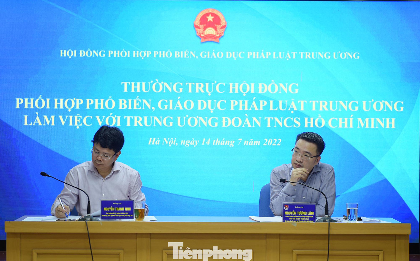 Ông Nguyễn Thanh Tịnh và anh Nguyễn Tường Lâm chủ trì buổi làm việc. Ảnh: Xuân Tùng Ông Nguyễn Thanh Tịnh và anh Nguyễn Tường Lâm chủ trì buổi làm việc. Ảnh: Xuân Tùng